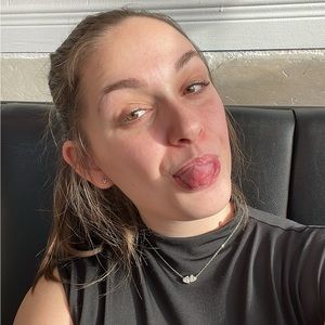 Meet your Posher, Émilie